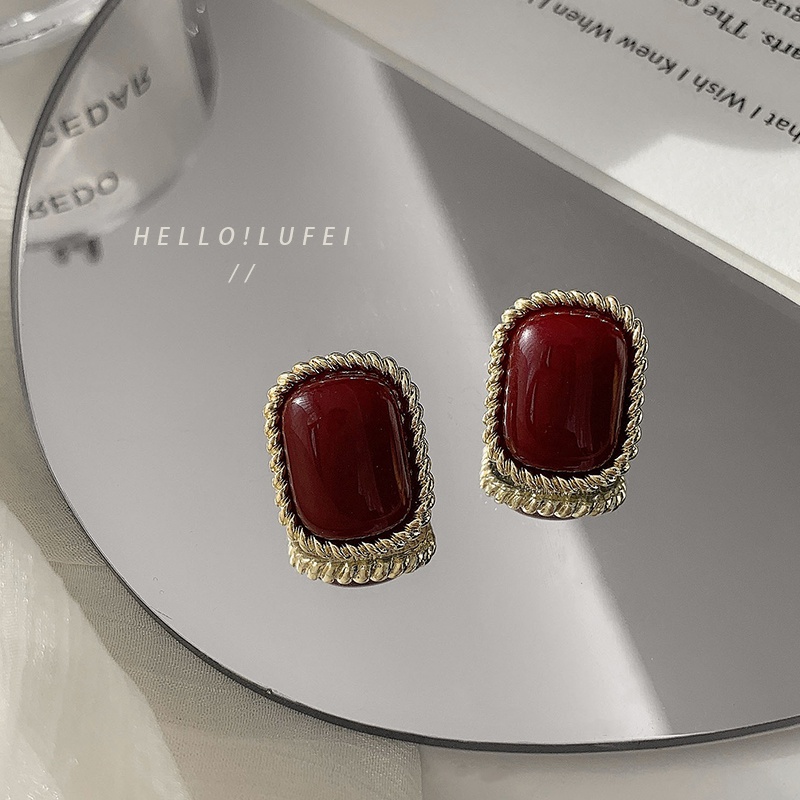 Khuyên Tai Nữ Trang Tạo Hình Độc Đáo