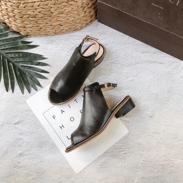 Giầy Sandal giả boot che nắng 2 màu đen và kem. Size 35 đến 39 .