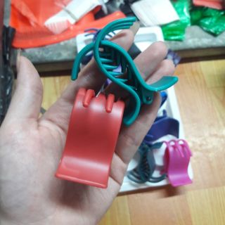 1 lố 12 kẹp tóc 5 răng nhựa nhám đủ màu