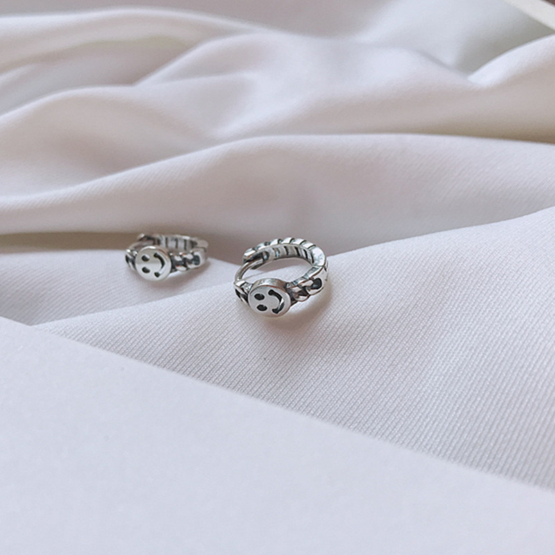 Khuyên tai dáng tròn họa tiết mặt cười phối dây xích phong cách độc đáo 22629