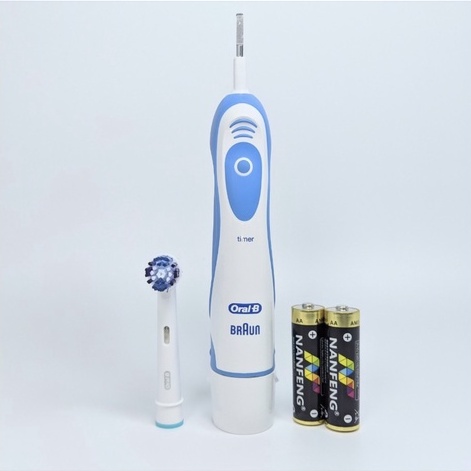 [Hàng Chính Hãng] Bàn chải điện oral b D12 Vitality, bàn chải đánh răng sạc điện, dùng pin AAA