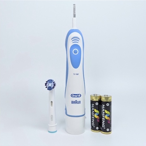 [Hàng Chính Hãng] Bàn chải điện oral b D12 Vitality, bàn chải đánh răng sạc điện, dùng pin AA hẹn giờ 2 phút