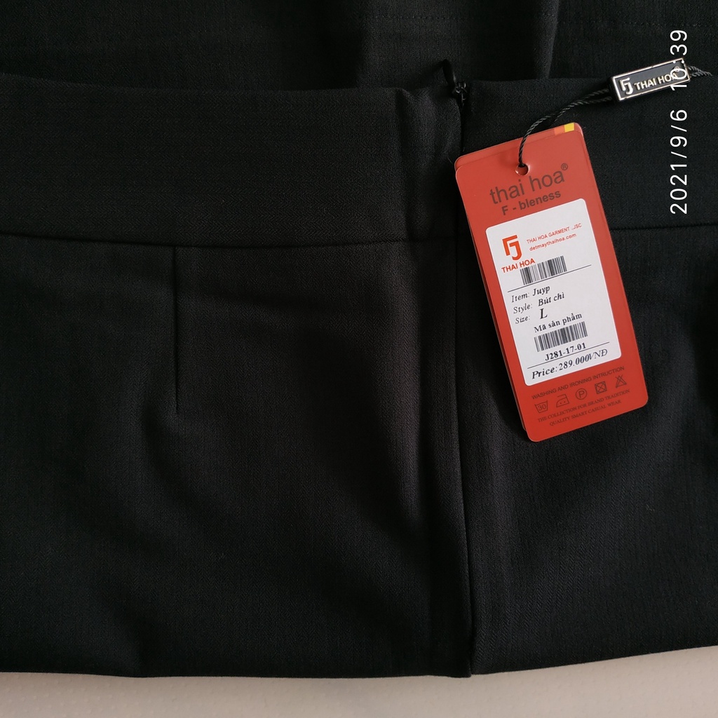 Chân váy Thái Hòa chất đẹp co giãn màu đen trơn J281-17 và đen thêu trang trí J517-17