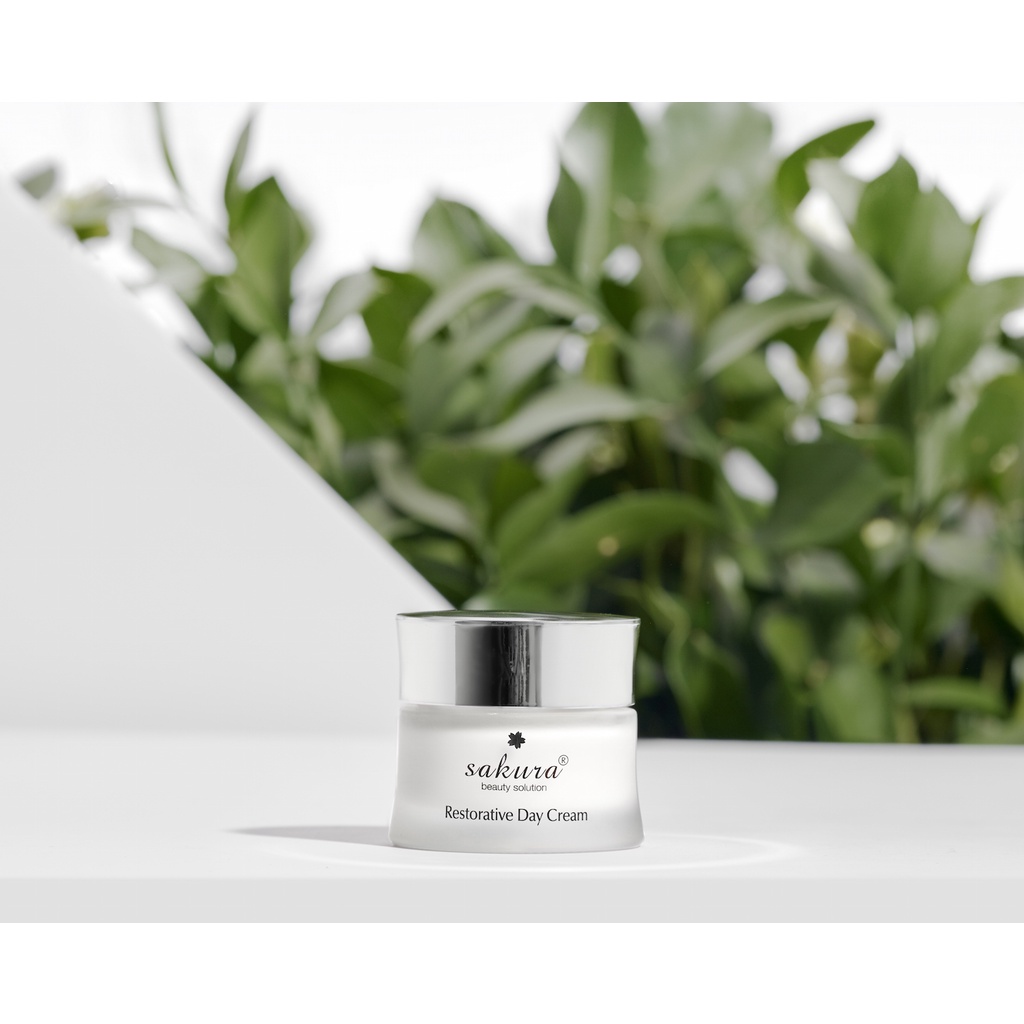 Kem dưỡng phục hồi, chống lão hóa da ban ngày Sakura Restorative Day Cream 30g
