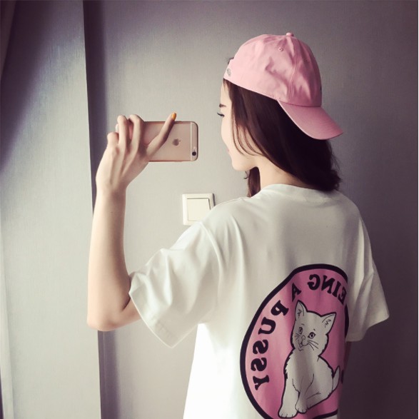 Áo thun trắng dáng dài chất mềm họa tiết mèo neon đáng yêu (có ảnh thật)