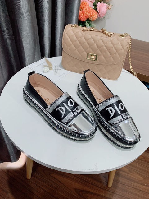 Slipon dr chữ lêch siêu yêu | BigBuy360 - bigbuy360.vn