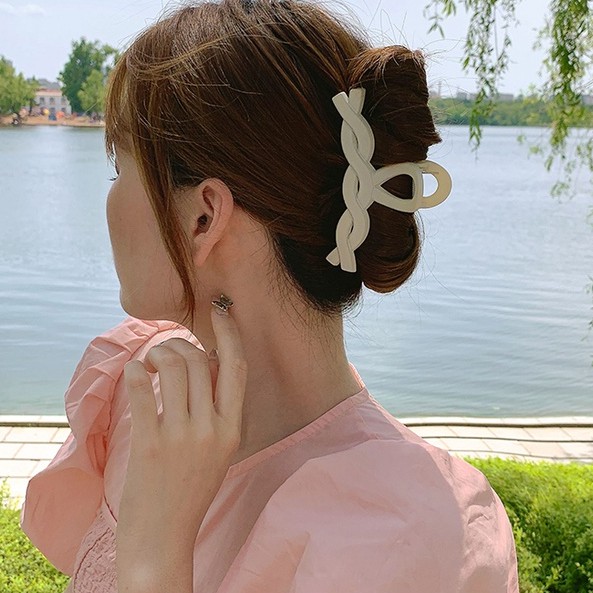 Kẹp Tóc Càng Cua Thiết Kế Đơn Giản Và Thời Trang Cho Phụ Nữ