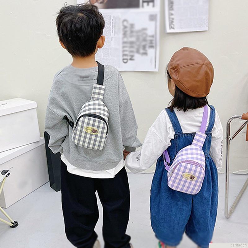 Túi xách đeo chéo ngực in kẻ sọc caro chỉnh được cho trẻ em