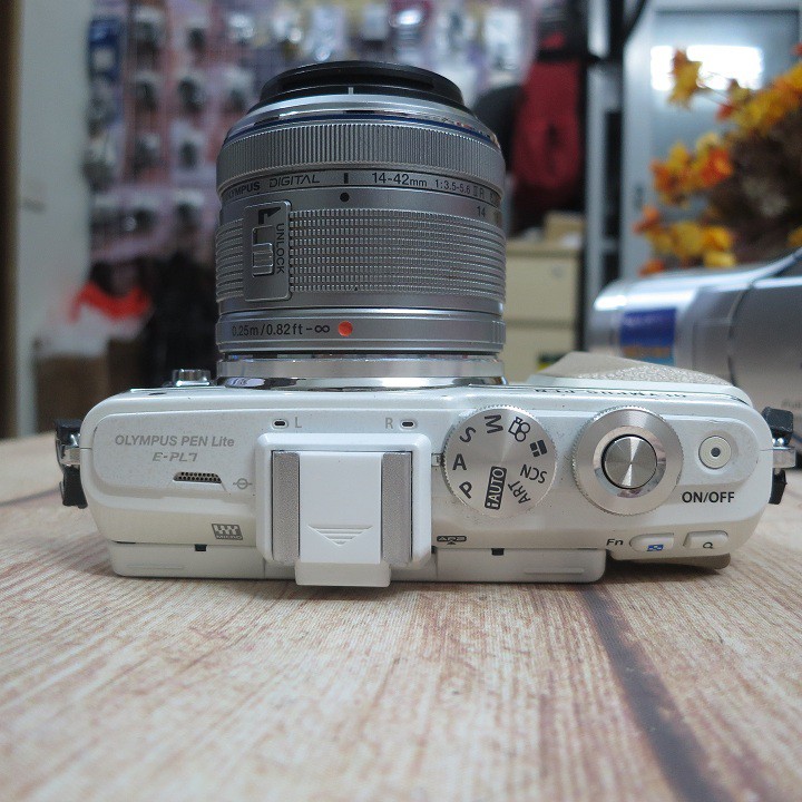Máy ảnh Olympus E-PL7 kèm ống 14-42 đẹp xuất sắc