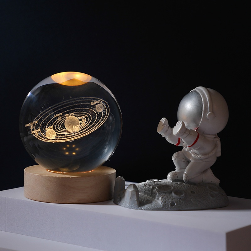 Đèn ngủ để bàn quả cầu pha lê vũ trụ dễ thương 3d, Đèn decor phi hành gia trang trí phòng ngủ phát sáng đẹp