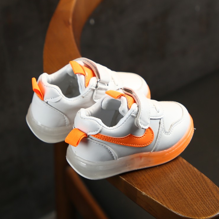 Giày sneaker quai dán đế mềm có đèn LED thời trang cho bé