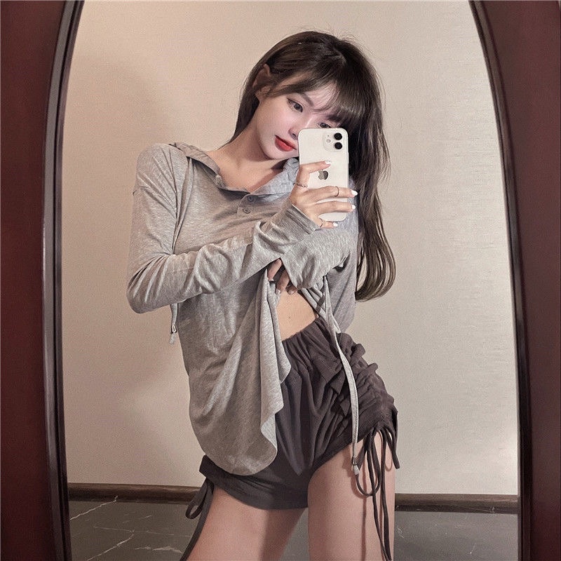 Bộ Áo Hoodie Mỏng Chống Nắng + Quần Short Lưng Cao Phối Dây Rút Kiểu thời trang
