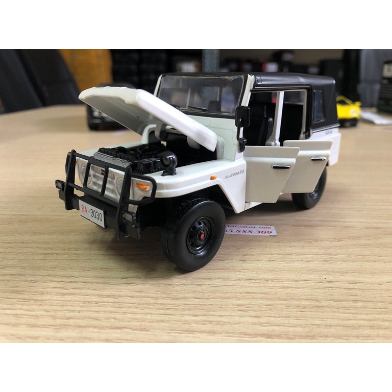 Mô hình xe Jeep địa hình bằng hợp kim tỉ lệ 1:28