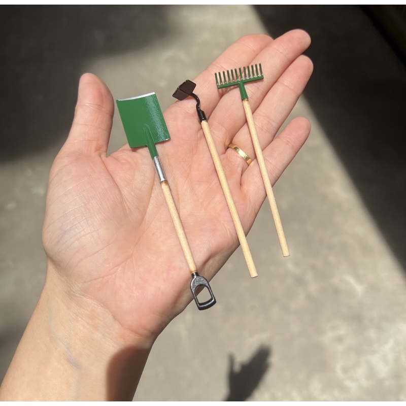 Mô hình dụng làm vườn mini cho nhà búp bê/ xẻng làm vườn