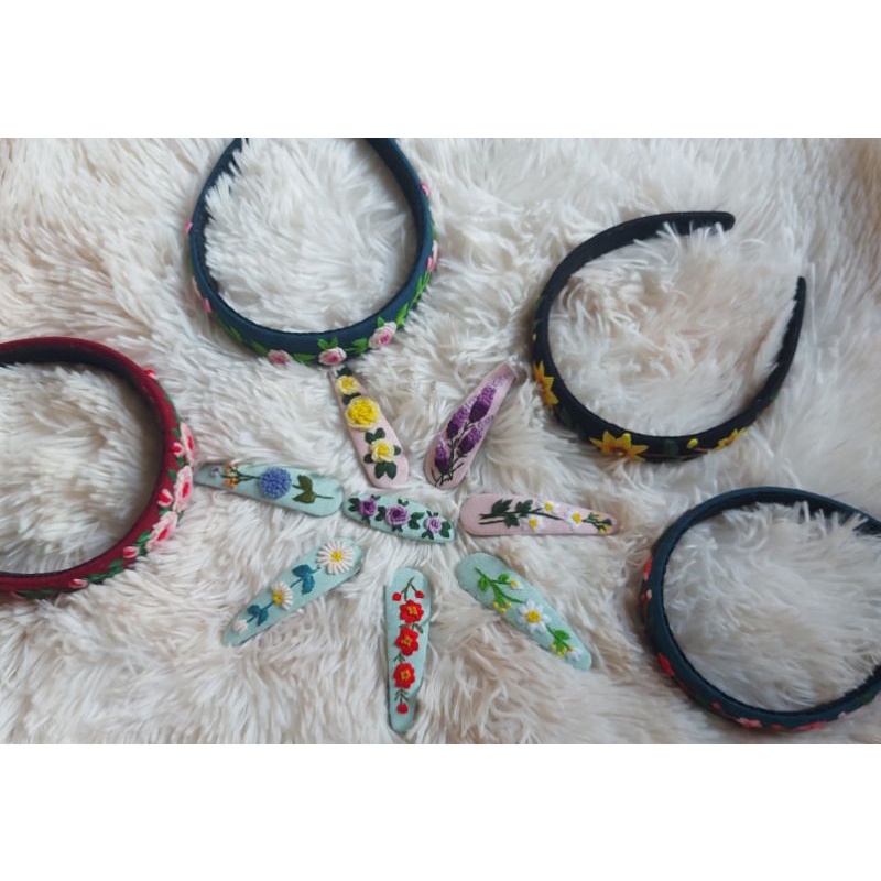 Cài tóc thêu tay trên chất vải linen