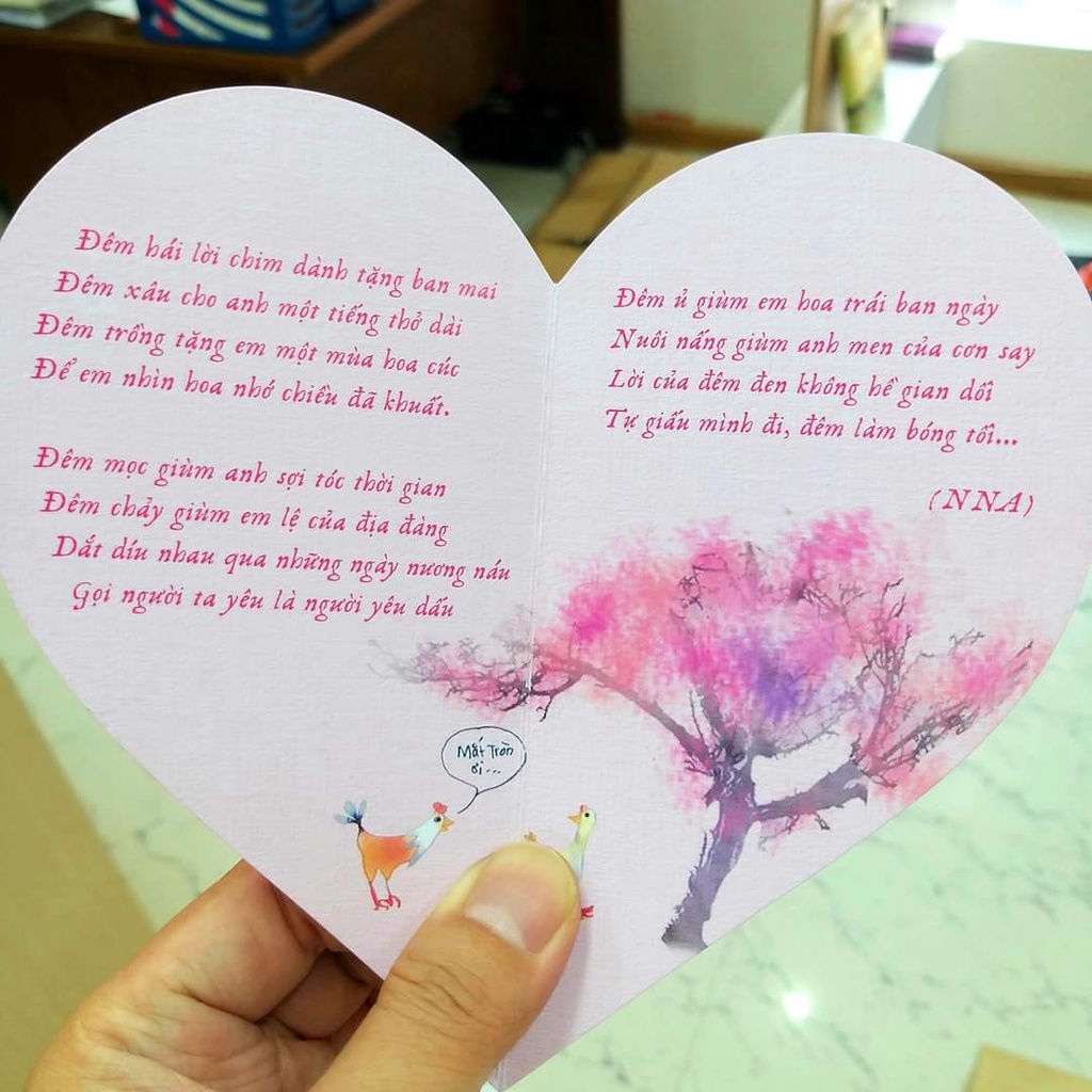 Sách-Ra Bờ Suối Ngắm Hoa Kèn Hồng (Bìa Cứng) ( tặng kèm thiệp thơ, bookmark, sách mini Út Quyên Và Tôi)- NXB Trẻ  - XBT