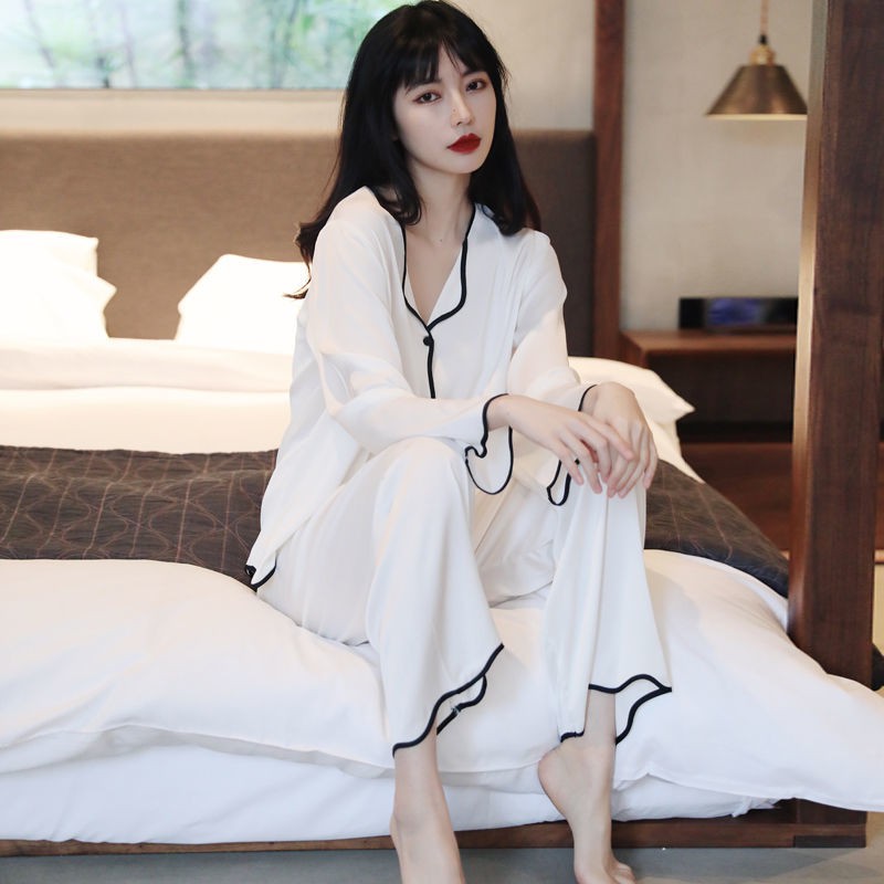 Set Đồ Ngủ Ngắn Vải Lụa Mát Mẻ Cho Nữ | BigBuy360 - bigbuy360.vn