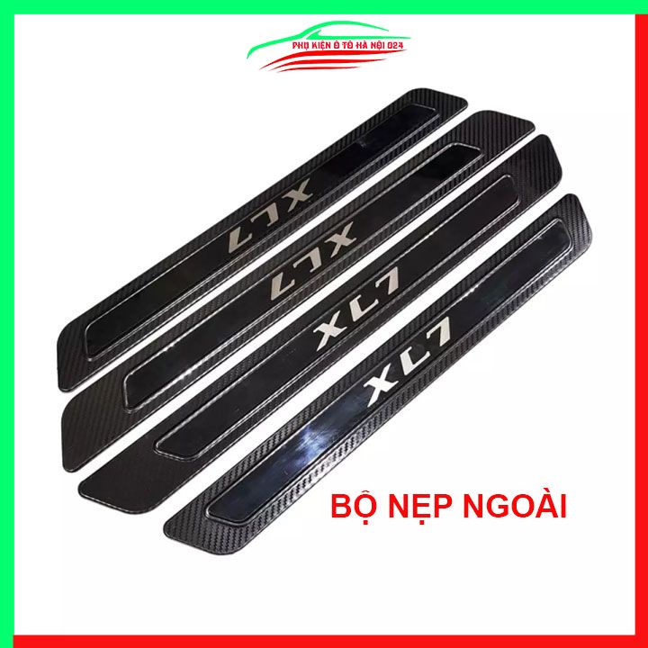 Ốp bậc cửa, nẹp bước chân XL7 2020-2021 vân cacbon chống trầy bảo vệ trang trí xe