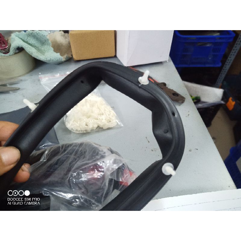 Kẹp gài giữ gioăng hơi cửa Pajero V31 V32 V33 V43 V45 V46 V73 V93.. MR157571 => MR380850