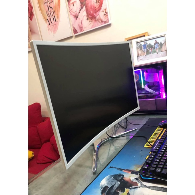 Màn Hình Cong HKC 32 inch còn mới đẹp bảo hành 3 tháng chân kim loại
