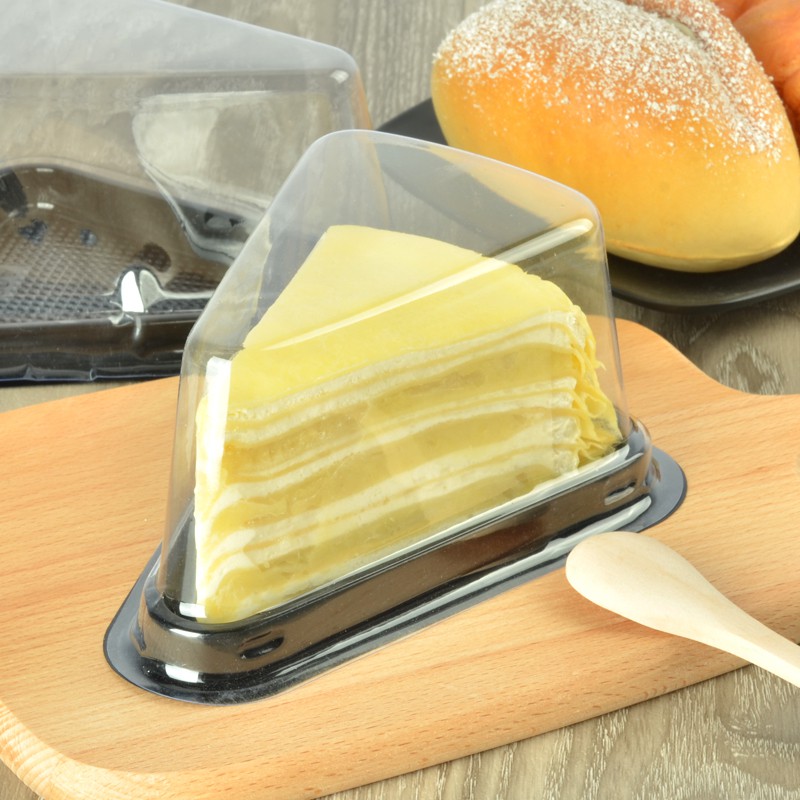 Hộp nhựa dùng 1 lần tam giác đế đen A03 - Plastic box triangle shape with lid cake box