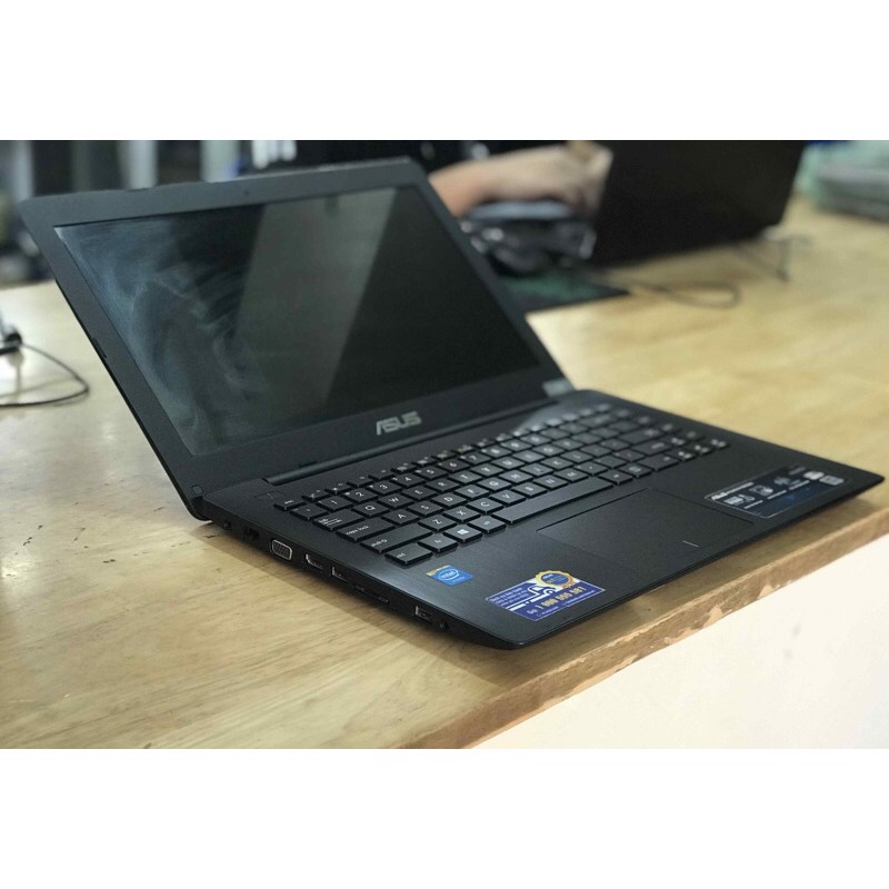 Laptop X453M siêu nhẹ mượt nhỏ gọn.