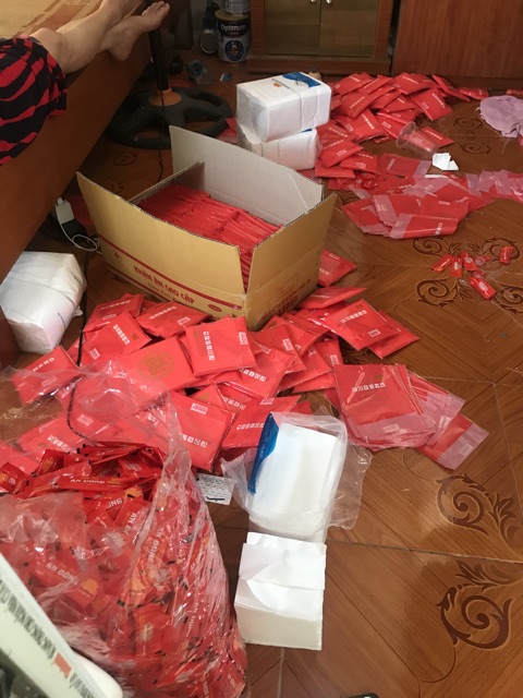 Giấy ăn tiệc cưới kèm tăm