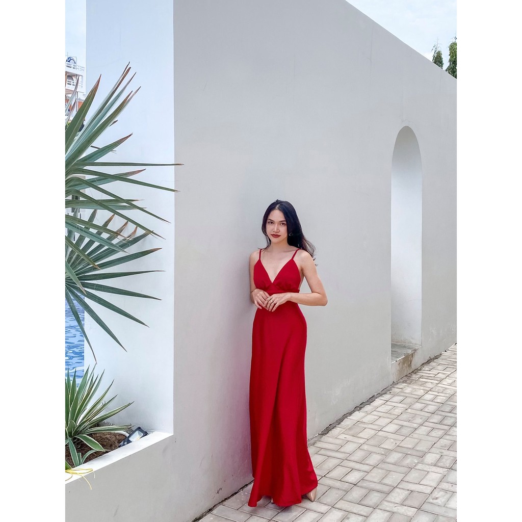 Váy 2 dây EMWEAR lụa satin Màu đỏ tươi