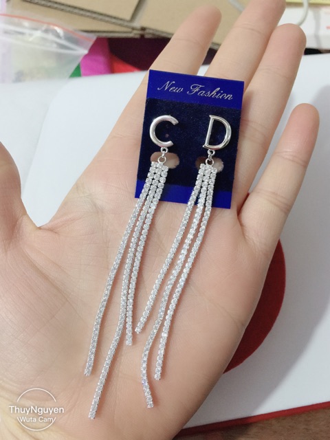 Khuyên tai dài tua đẹp 3 sợi đính đá sáng nụ chữ CD độc đáo