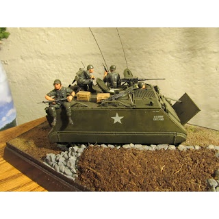 Mô hình quân sự xe bọc thép Mỹ 1/35 SCALE M113 U.S. ARMOURED PERSONNEL CARRIER 35040 - GDC