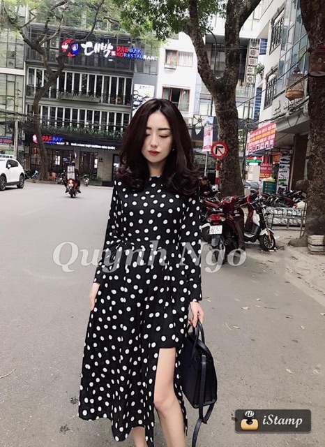 Bộ jumpsuit giả váy chấm bi