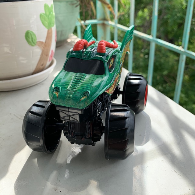 Xe Monster Jam Size Nhỡ có dây tạo đà