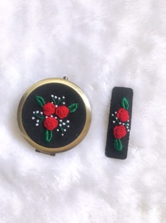 Gương mini thêu tay