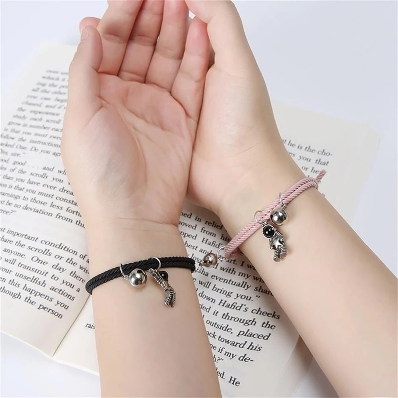 1 Cặp Vòng Tay Dây Cao Su Mặt Hình Phi Hành Gia Đính Đá Nhỏ Nhắn Dành Cho Cặp Đôi Bạn Trai Bạn Gái