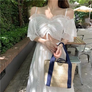 Đầm xô ren rớt vai cut-out eo