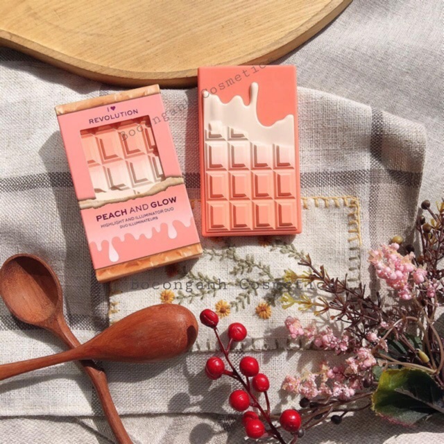 Phấn má hồng bắt sáng Revolution