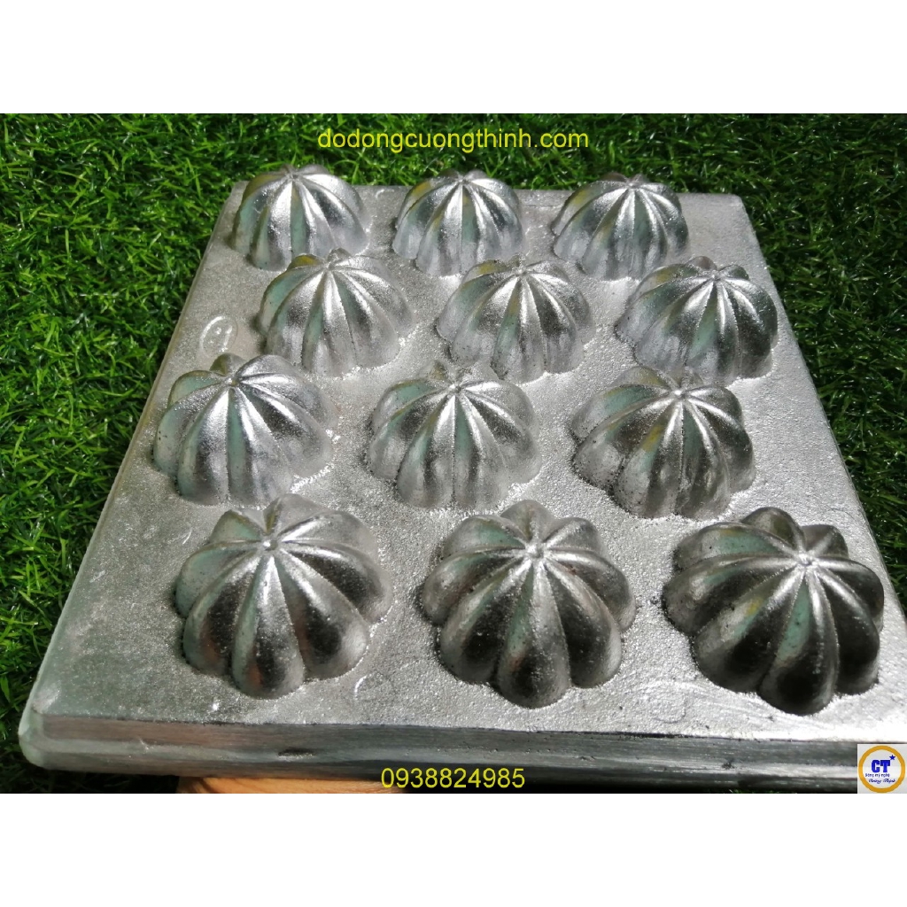 Khuôn bông lan vuông dùng trong lò nướng