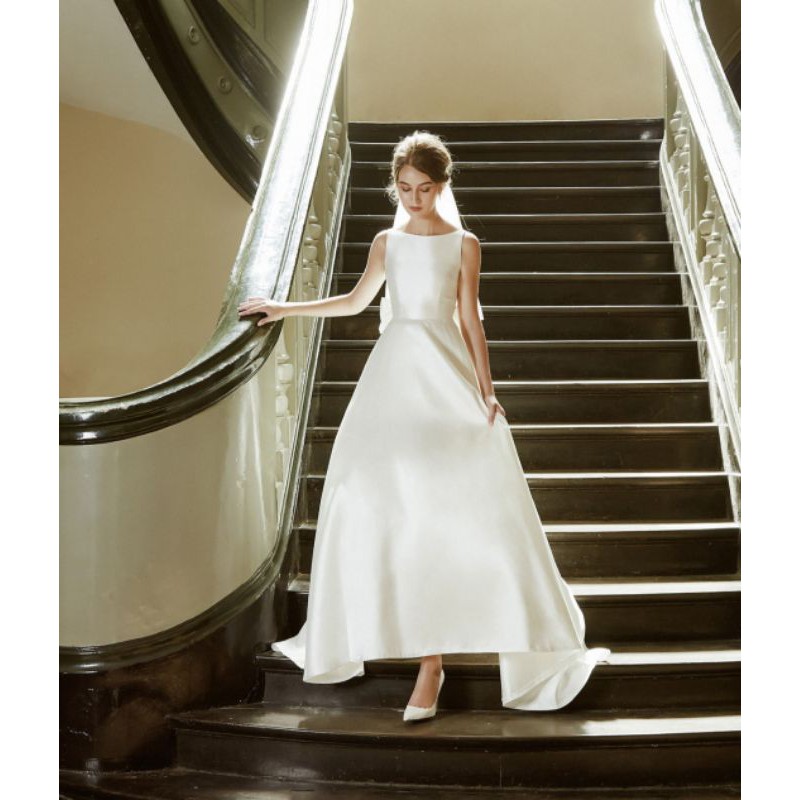 Đầm cưới Dress47 váy chụp ảnh nơ dài hở lưng. váy đi bàn đơn giản xoè dài sang trọng
