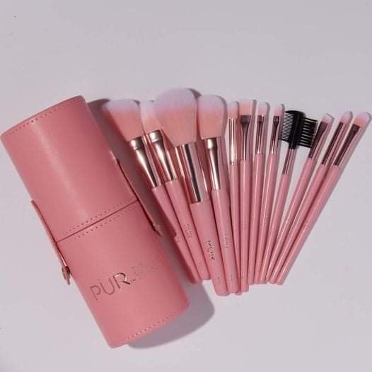 BỘ CỌ TRANG ĐIỂM 12 CÂY SIGNATURE TRAVEL ESSENTIALS 12 PIÊC CRUELTY FREE BRUSH SET WITH CUP CHÍNH HÃNG - 9403