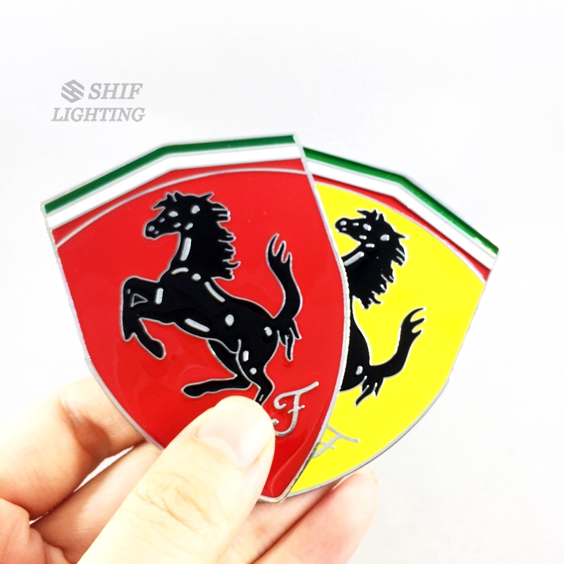 Logo kim loại dùng trang trí xe Ferrari