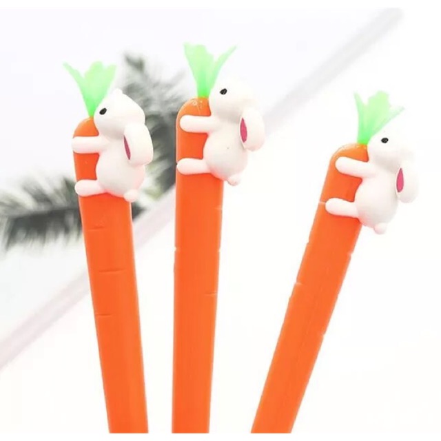 Bút thỏ ôm cà rốt
