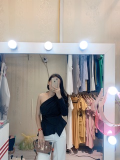 Áo lệch vai dài tay