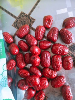 TÁO ĐỎ HOÀ ĐIỀN TÂN CƯƠNG size nhỏ, thịt chắc dẻo thơm (hàng cao cấp) túi 500g