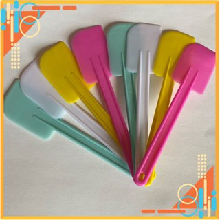 Vét kem cứng [GIÁ XƯỞNG] bằng nhựa an toàn dùng để đánh kem, trộn bột, chia bột, trong làm bánh (Giao màu ngẫu nhiên).