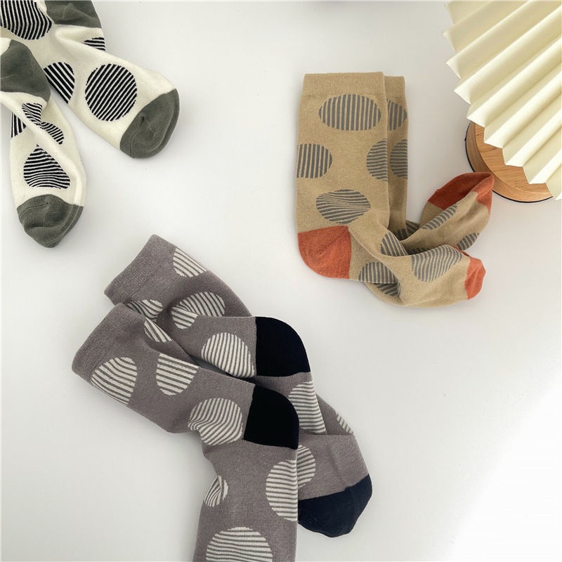 Đôi Vớ Họa Tiết Chấm Bi Thời Trang Sành Điệu Cho Nữ