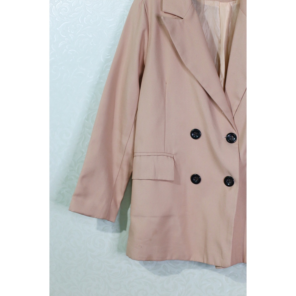 Áo khoác blazer màu hồng ruốc form rộng secondhand