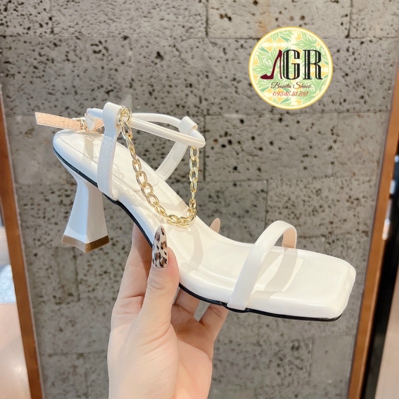 Sandal quai mảnh lót đệm phồng phối xích gót nhọn 6p