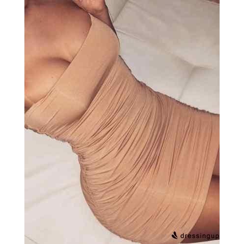 Đầm hai dây cổ xẻ sâu ôm dáng phong cách quyến rũ cho nữ