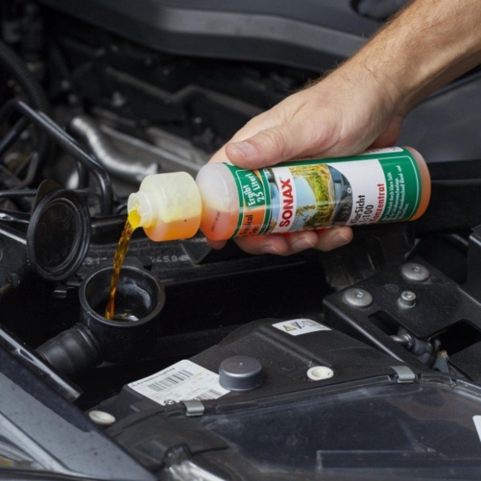 Nước rửa kính đậm đặc và làm trong kính lái ô tô Sonax 371141 Dung tích 250ml - Hàng Chính Hãng