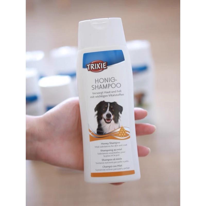 Sữa Tắm Tinh Dầu Chè Xanh Bóng Mượt Lông Cho Chó Trixie Tea Tree Oil Shampoo 250ml